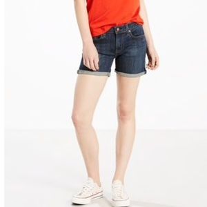 Levi’s Mid Length Short Size 25 in Warmer Days